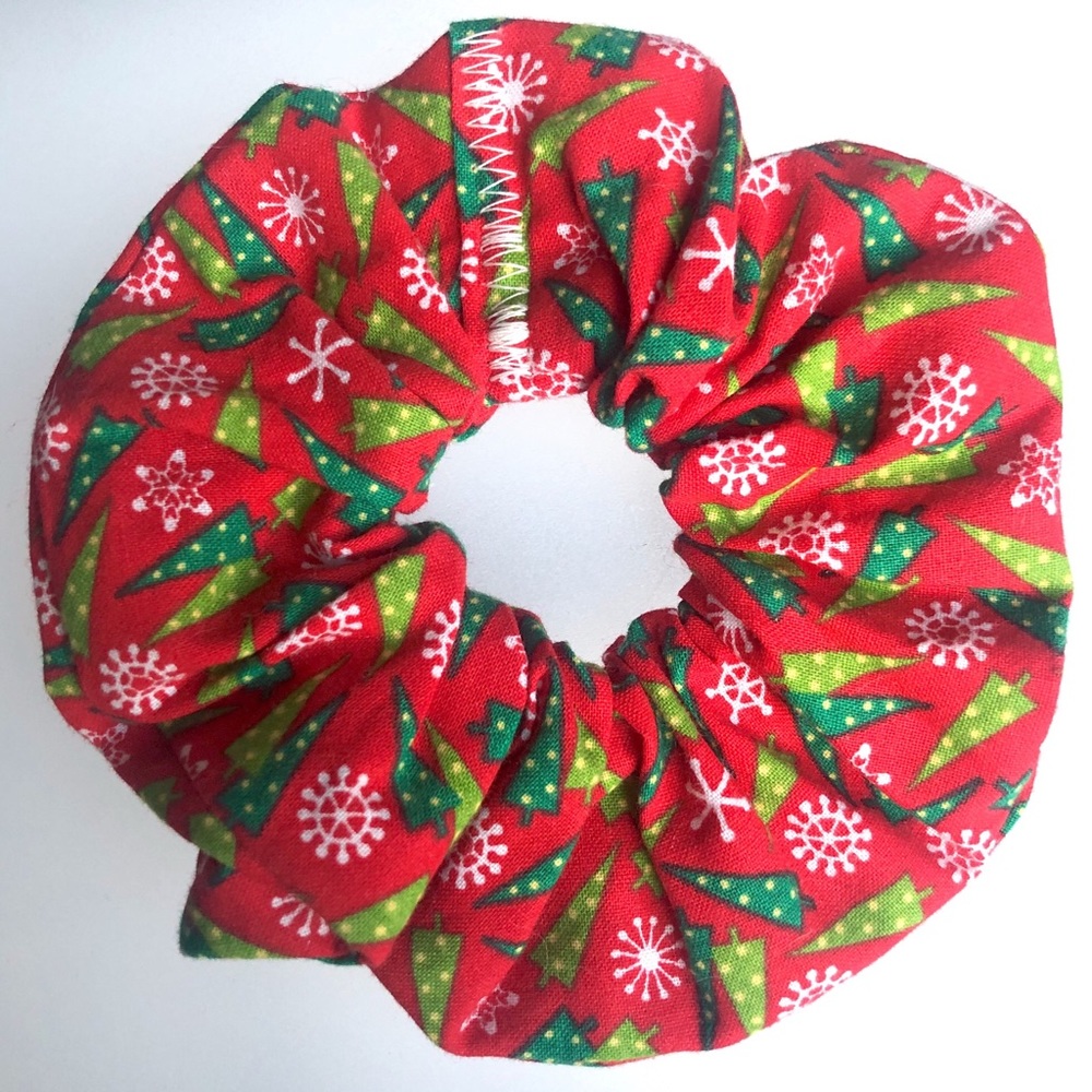 LAST CALL🆕Christmas Tree Scrunchie